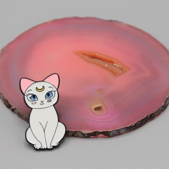 Sailor Moon white cat Artemis pin cute - Picture 2 of 5